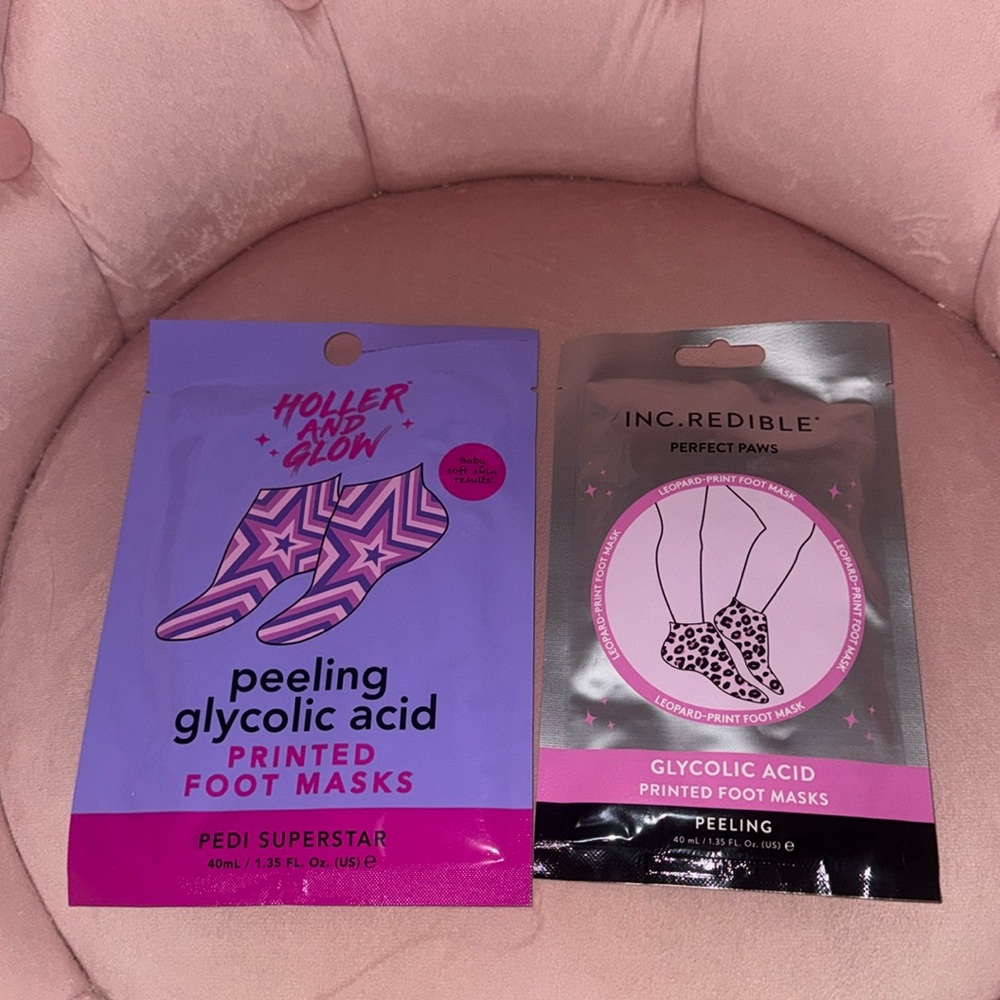 NWT Holler And Glow Foot Masks
